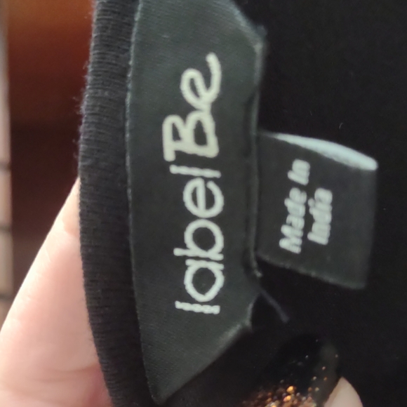 Woman's Label Be sequinned top. Size 24. - Picture 7 of 9